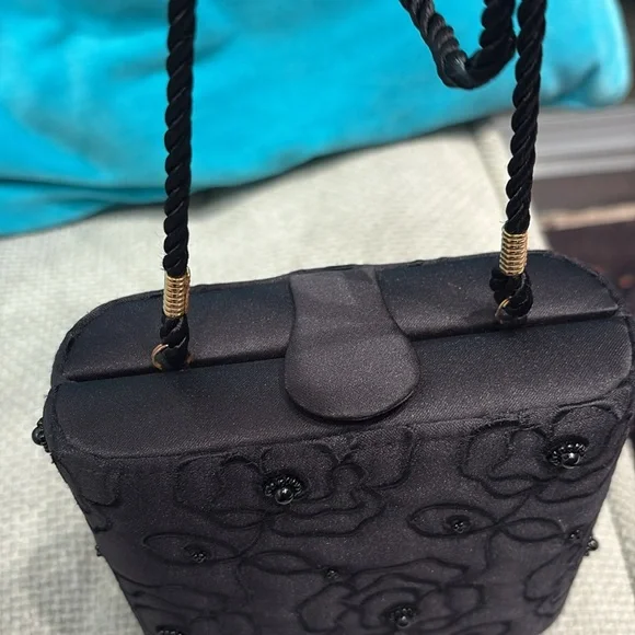 HOLT RENFREW Evening Bag - Picture 5 of 11